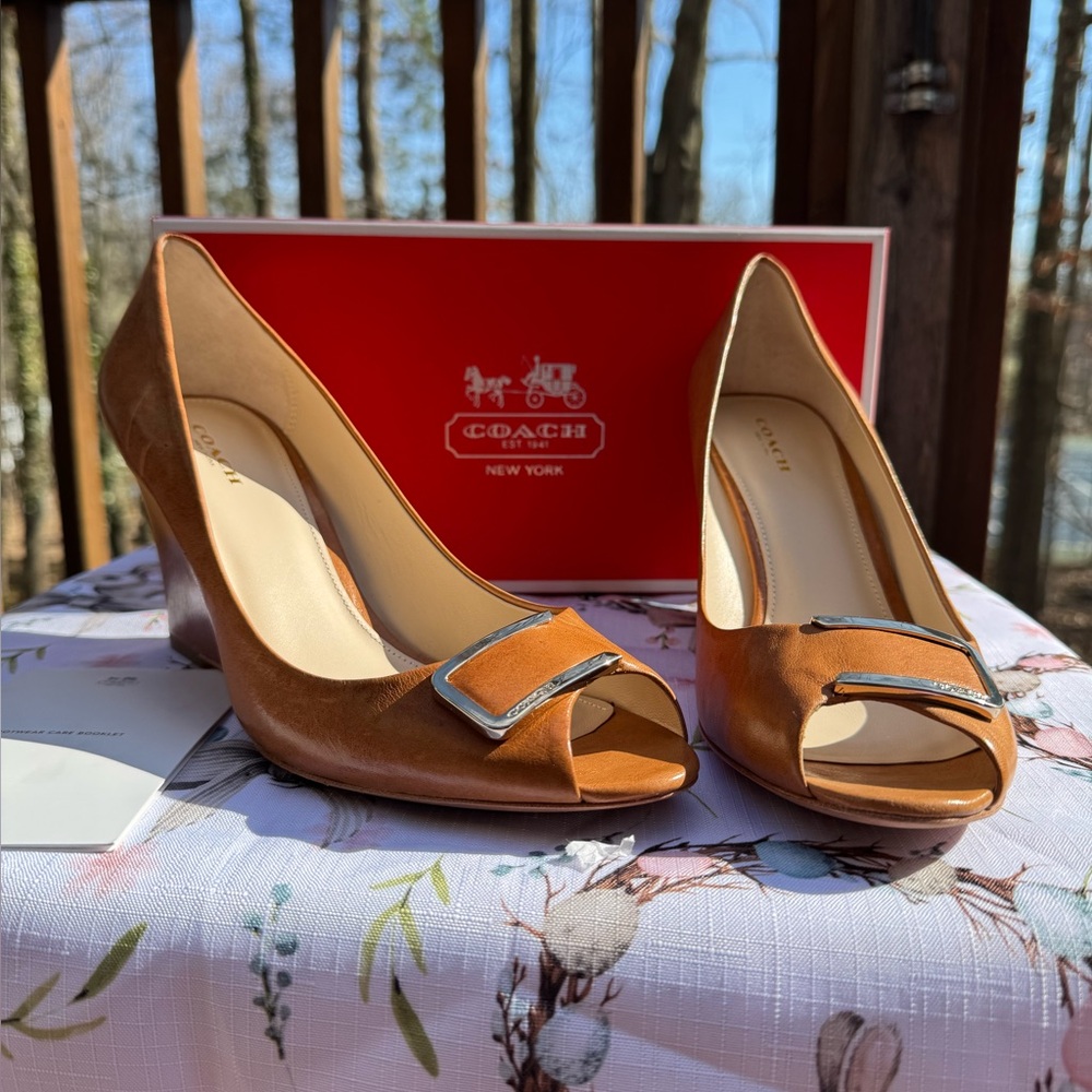 COACH Womens US 10B LEATHER Elsa Peep Toe Wedge Heels Buckle